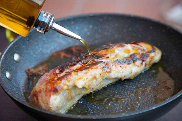 Toast de filet de porc à l´oignon caramélizé et au fromage