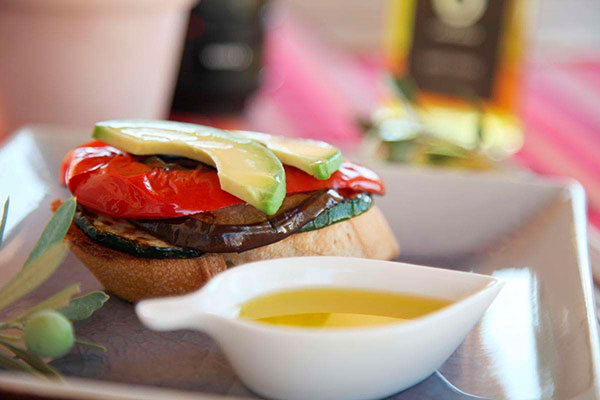 TARTINE DE LÉGUMES GRILLÉS À L’HUILE D’OLIVE