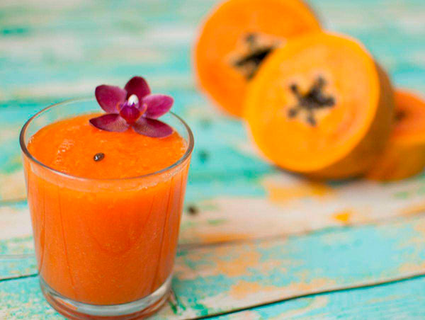 Smoothie mangue, la papaye et la carotte