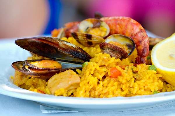 Paella traditionnelle espagnole