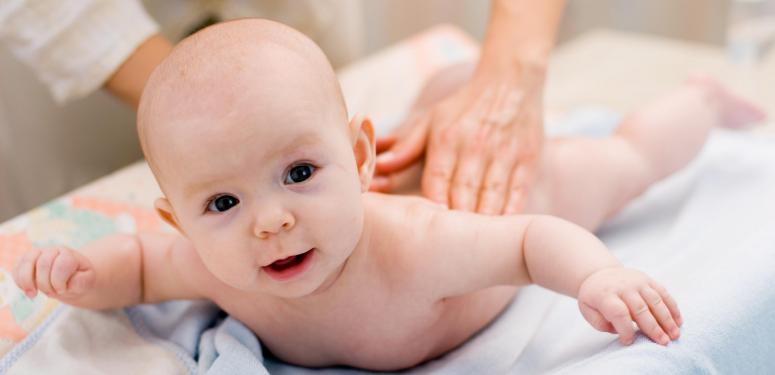 Prenez Soin De Votre Bebe Avec De L Huile D Olive Huiles D Olive D Espagne Prenez Soin De Votre Bebe Avec De L Huile D Olive Huiles D Olive D Espagne